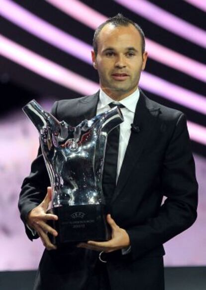 Iniesta, con el premio al mejor jugador de Europa