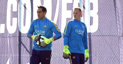 Bravo y Ter Stegen, en un entrenamiento de la temporada pasada.