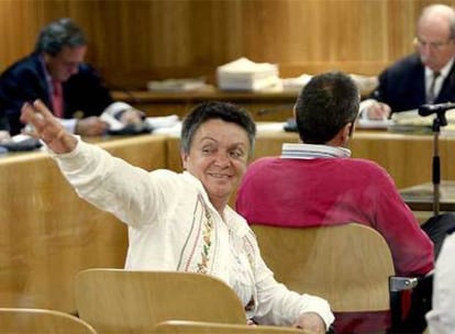 Lola, durante el juicio contra ella y el ex dirigente de ETA Kantauri (delante), esta mañana en la Audiencia Nacional.