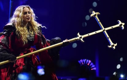 Madonna durant l'última actuació a Torí, Itàlia.