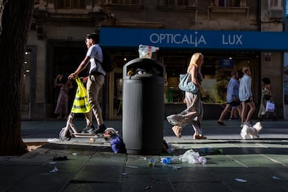 Basura en las calles del centro de Palma de Mallorca, este jueves.