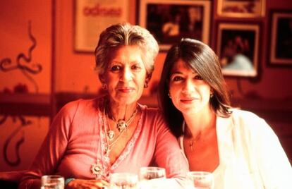 Pilar Bardem (l) and her daughter Mónica.