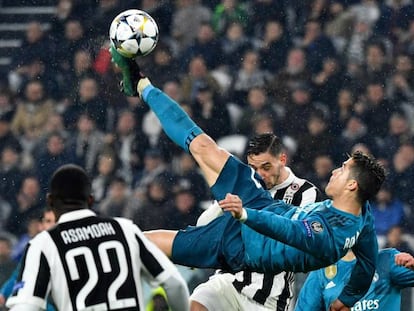 Cristiano marca de chilena ante la Juventus en el partido de ida de los cuartos de final de la Champions League. 