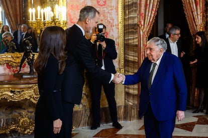 The Kings greet the journalist Luis María Ansón at lunch prior to the delivery of the Cervantes Award to Álvaro Pombo, on Tuesday, April 22, 2024.