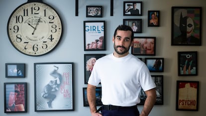 Juan Sanguino, periodista, fotografiado en su casa de Madrid