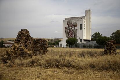 Vista desde el silo de Porzuna con la obra de Nychos terminada.