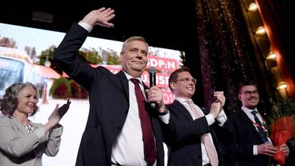 El líder de los socialdemócratas finlandeses, Antti Rinne, en la fiesta de celebración de su partido en Helsinki.  