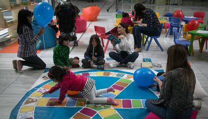 Ni&ntilde;os jugando en el Hospital de Sant Pau de Barcelona.