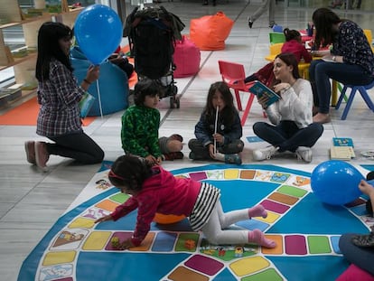 Ni&ntilde;os jugando en el Hospital de Sant Pau de Barcelona.