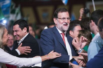 Rajoy junto al candidato del PP a la Presidencia de la Junta, Juanma Moreno.