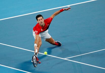 Djokovic llega a una pelota, durante el encuentro con Djokovic.