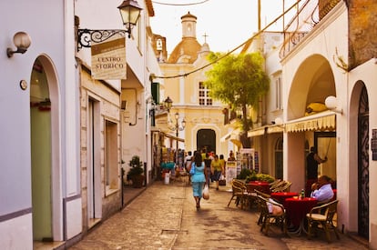 Anacapri es el segundo municipio de la isla de Capri. Uno de los rincones más sugerentes de la localidad es la plazoleta delle Boffe.