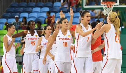 Las jugadoras espa&ntilde;ola celebran la victoria ante Canad&aacute;