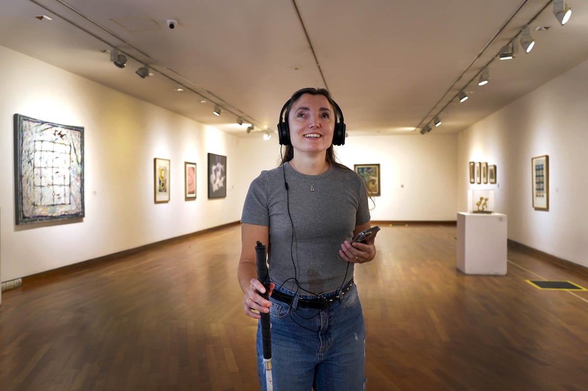 The collective experience of translating art for people who are blind