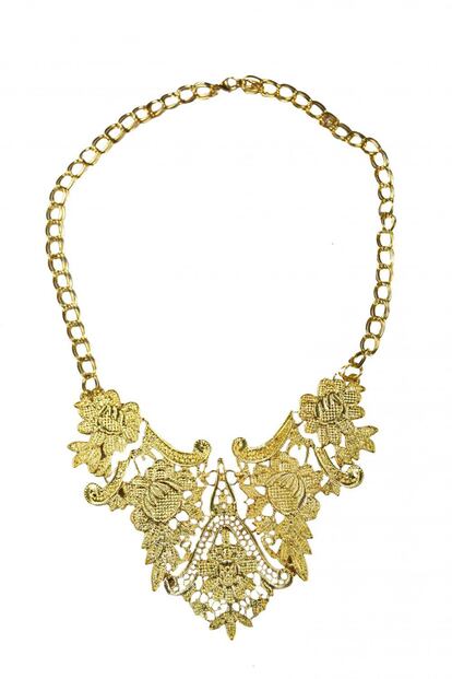 Collar de inspiración barroca de Coosy (34 euros).