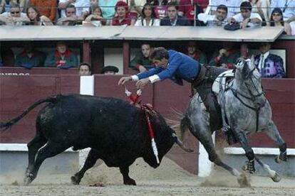 Pablo Hermoso de Mendoza, en su primer toro.