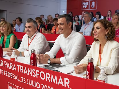 De izquierda a derecha, Pilar Alegría, Santos Cerdán, Pedro Sánchez y María Jesús Montero, esta mañana en el Comité Federal del PSOE.