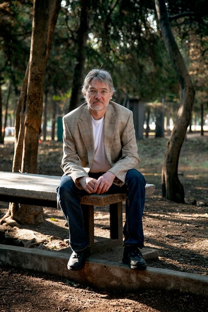 El biólogo Luis Zambrano, fotografiado en el parque Tamayo del Bosque de Chapultepec de México.