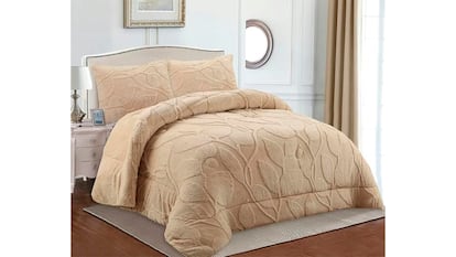 Colcha de invierno sobre fondo blanco.