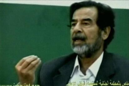 Sadam Husein, durante el interrogatorio de ayer.