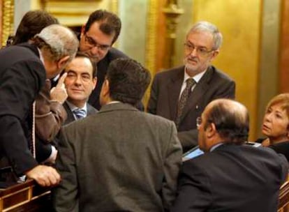 El presidente del Congreso, José Bono, ha tomado la polémica decisión de frenar y repetir una votación por un problema técnico.