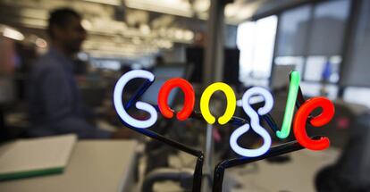 Logotipo de neón de Google.