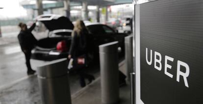 Punto de recogida de pasajeros de Uber en el aeropuerto de LaGuardia (Nueva York).