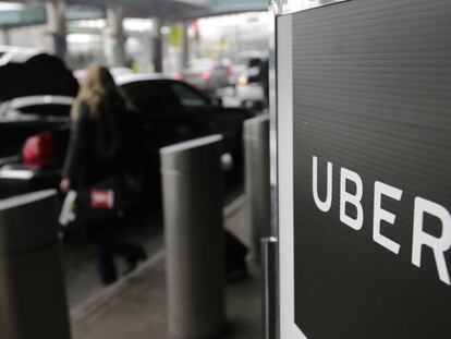 Punto de recogida de pasajeros de Uber en el aeropuerto de LaGuardia (Nueva York).