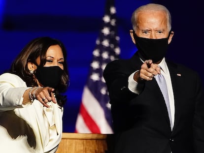 Kamala Harris y Joe Biden, en su discurso como nuevo equipo presidencial electo, el sábado.