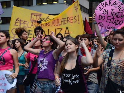 Manifestação pelo direito das mulheres ao aborto em dezembro de 2016.