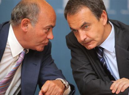 Zapatero y Díaz Ferrán, tras la reunión del diálogo social del 29 de julio.