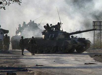 Los tanques paquistaníes llegan al paso de Khyber, donde se concentran los ataques contra los suministros destinados a las tropas de la OTAN