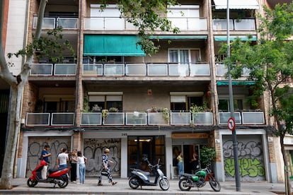 Edificio de Barcelona donde han sucedido los hechos, este lunes.