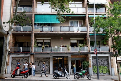 Edificio de Barcelona donde han sucedido los hechos, este lunes. 