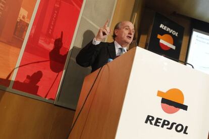 El presidente de Repsol, Antonio Brufau, en la rueda de prensa este martes, en la sede de la compañía en Madrid.