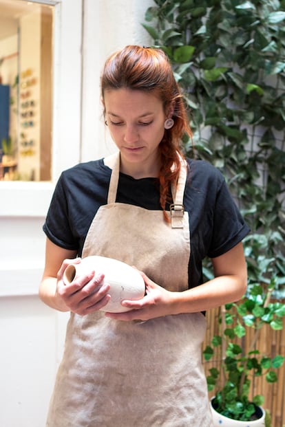 Ana Barriuso, fundadora del taller Amasarte en Malasaña. 