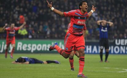 Brandao celebra el gol que liquidaba al Inter.