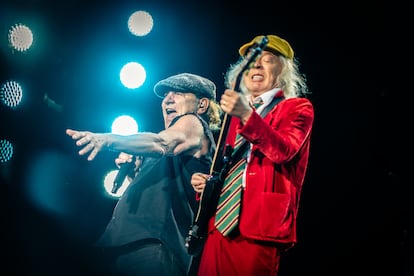 Brian Johnson y Angus Young durante la interpretación de 'If You Want Blood (You’ve Got It)', primera canción del recital.