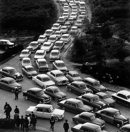 Forcano muestra el tránsito de la España que le tocó vivir. Las fotografías de la exposición recorren el período que va desde 1960 a 1974, el despertar de un país que pasa del subdesarrollo a una lenta apertura. En sus palabras: “De la España del burro a la del tractor”.