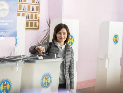 Maia Sandu, primera ministra moldava, vota el 3 de noviembre en Chisinau en la segunda ronda de las municipales.