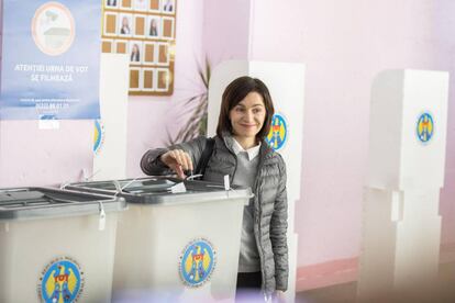 Maia Sandu, primera ministra moldava, vota el 3 de noviembre en Chisinau en la segunda ronda de las municipales.