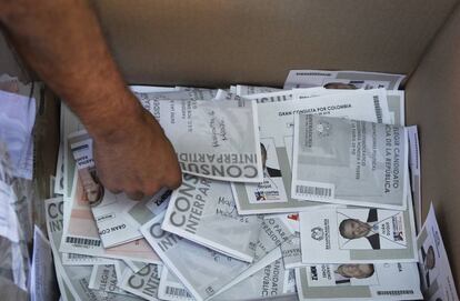 Recuento de papeletas en las elecciones legislativas colombianas.