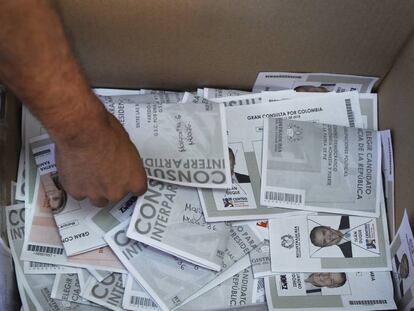 Recuento de papeletas en las elecciones legislativas colombianas.