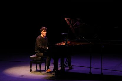 El pianista polaco Marcin Masecki, durante su actuación en el JazzMadrid del teatro Fernando Fernán Gomez de Madrid.