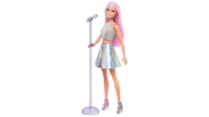 Barbie cantante con accesorios de juguete