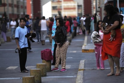Moradores nas ruas da capital do México após o novo terremoto.