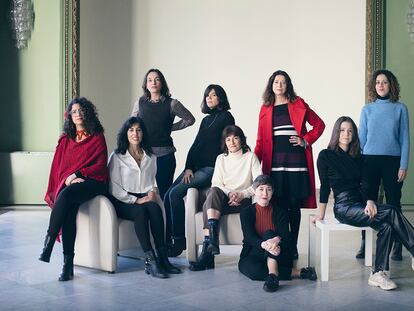 Desde la izquierda: María Gómez Lara, Raquel Lanseros, Julieta Valero, Lara Moreno, Ada Salas, Elena Medel, Ana Merino, Ángela Segovia y Berta García Faet, en el Círculo de Bellas Artes de Madrid.