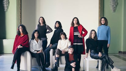 Desde la izquierda: María Gómez Lara, Raquel Lanseros, Julieta Valero, Lara Moreno, Ada Salas, Elena Medel, Ana Merino, Ángela Segovia y Berta García Faet, en el Círculo de Bellas Artes de Madrid.