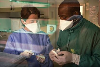 Investigadores de la tuberculosis en Manhiça (Mozambique).