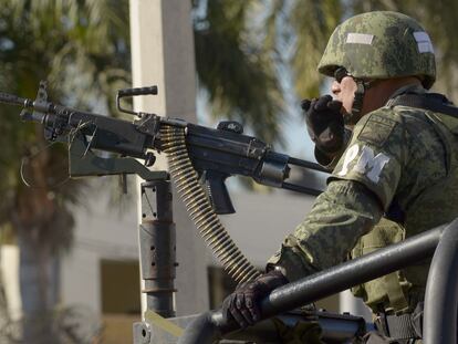 Un miembro de la Policía Militar durante un despliegue en Culiacán, en una fotografía de archivo.